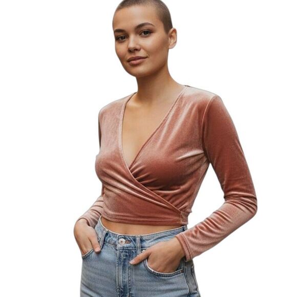 Forever 21 Tops - FOREVER 21 PINK VELVET WRAP CROP TOP SZ.S EUC.